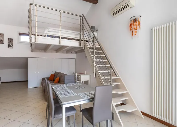 Cozy Mezzanine Apartment By Wonderful Italy